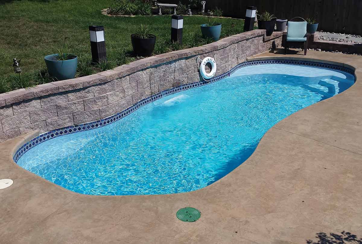 vista-isle-fiberglass-pool-01