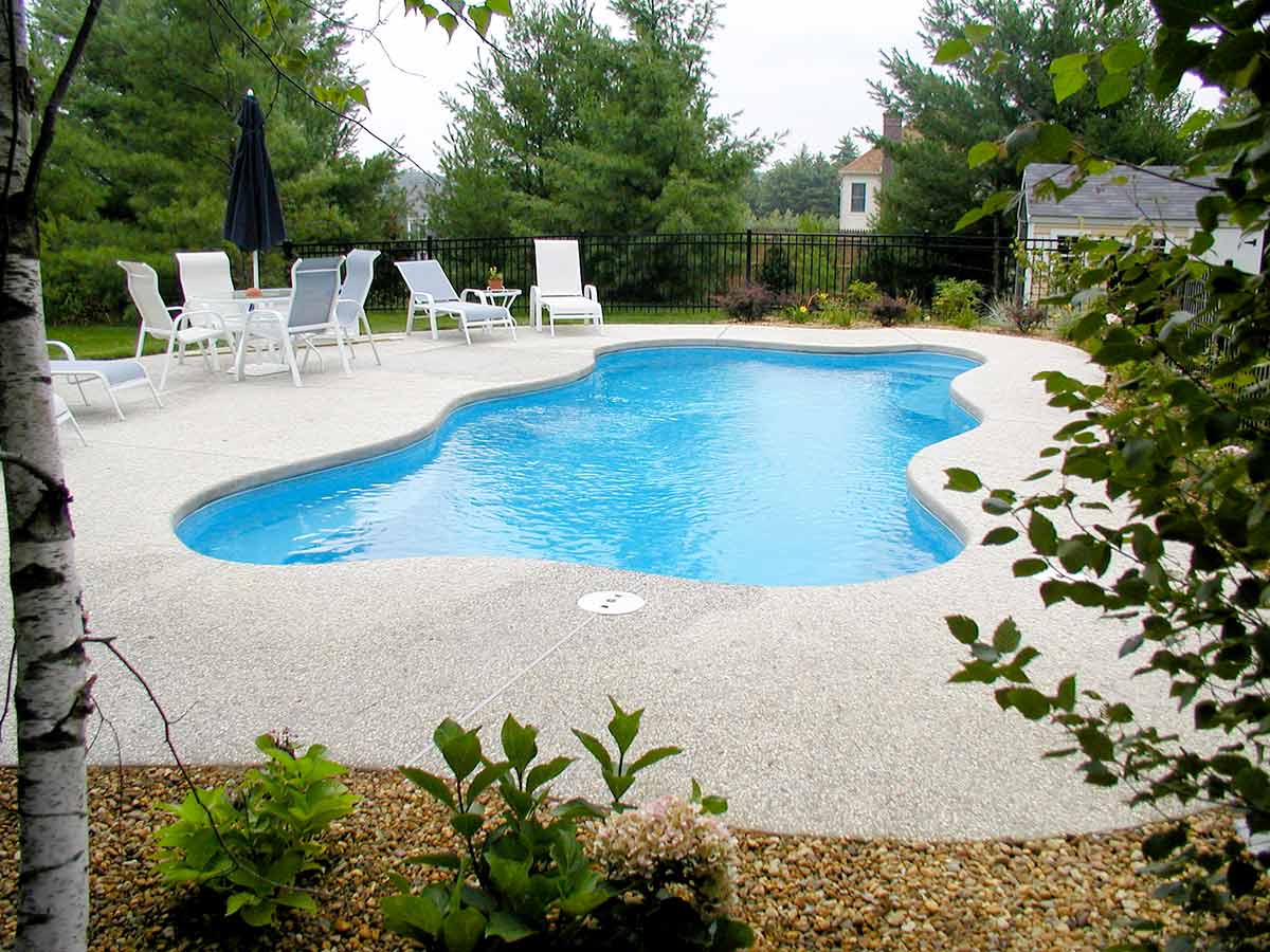 cape-cod-fiberglass-pool-23